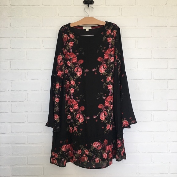 Taylor & Sage Dresses & Skirts - Taylor and Sage Rose Bell Sleeve Dress